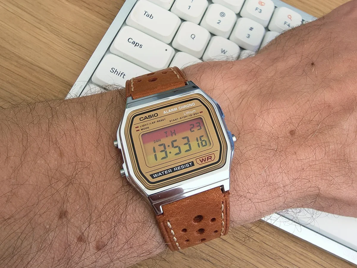 Ura Watches EON
